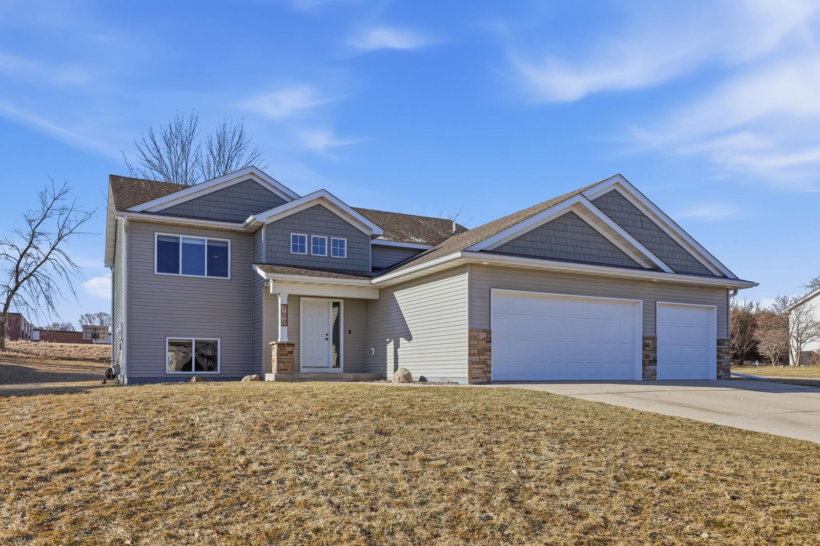 Property Photo:  700 Buffalo Hills Street  MN 55313 