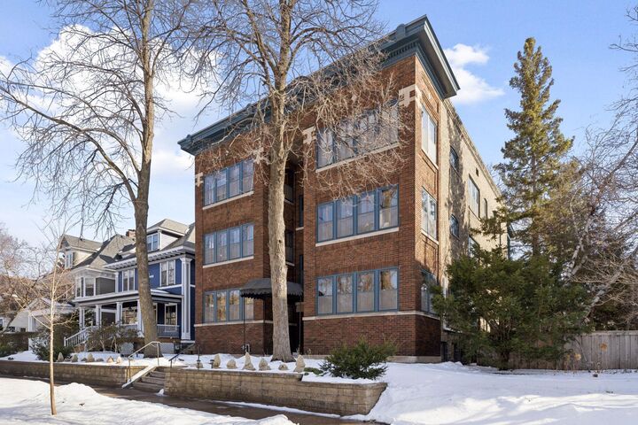 Property Photo:  666 Lincoln Avenue B  MN 55105 