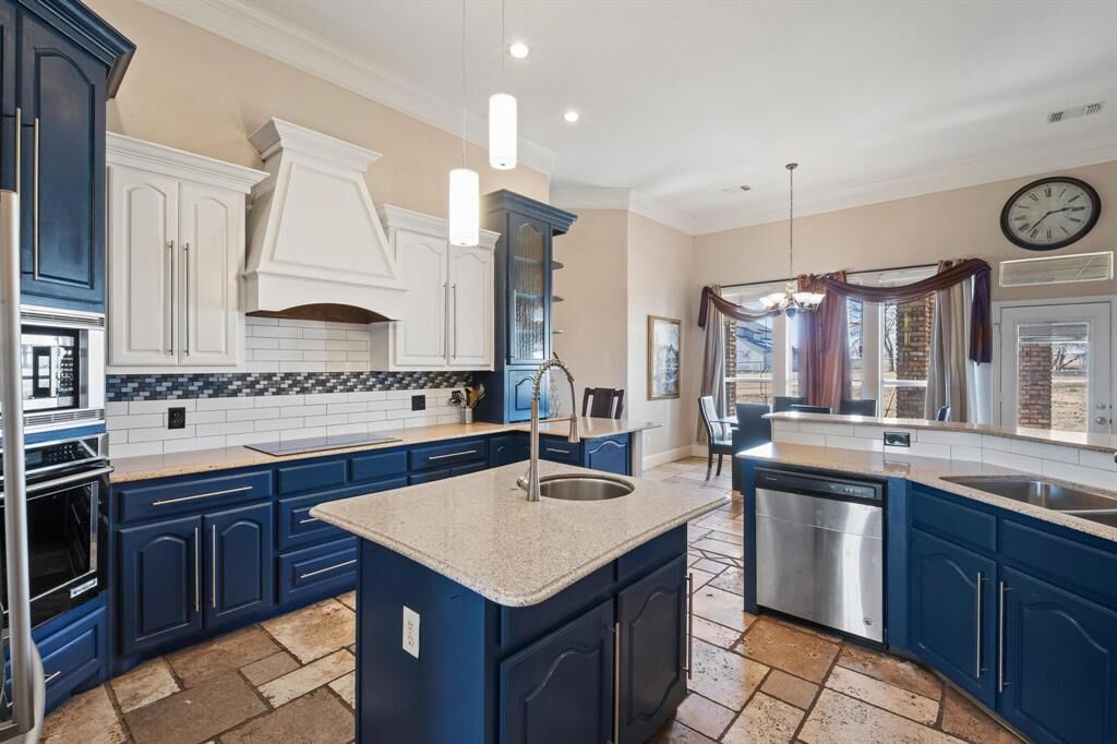 Property Photo: 820 Alysa Ln Lane TX 75167