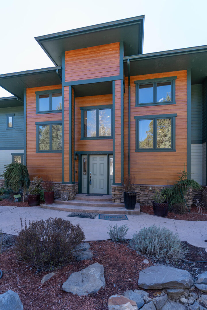 Property Photo:  4728 Coopers Hawk Road  OR 97601 