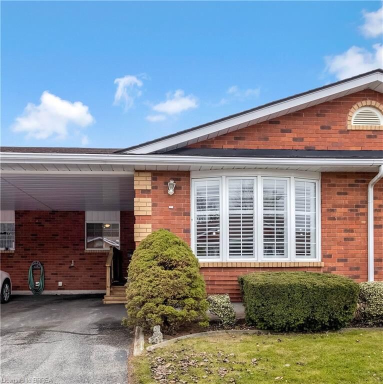 Property Photo:  20 Courtland Drive 14  ON N3R 7Y2 