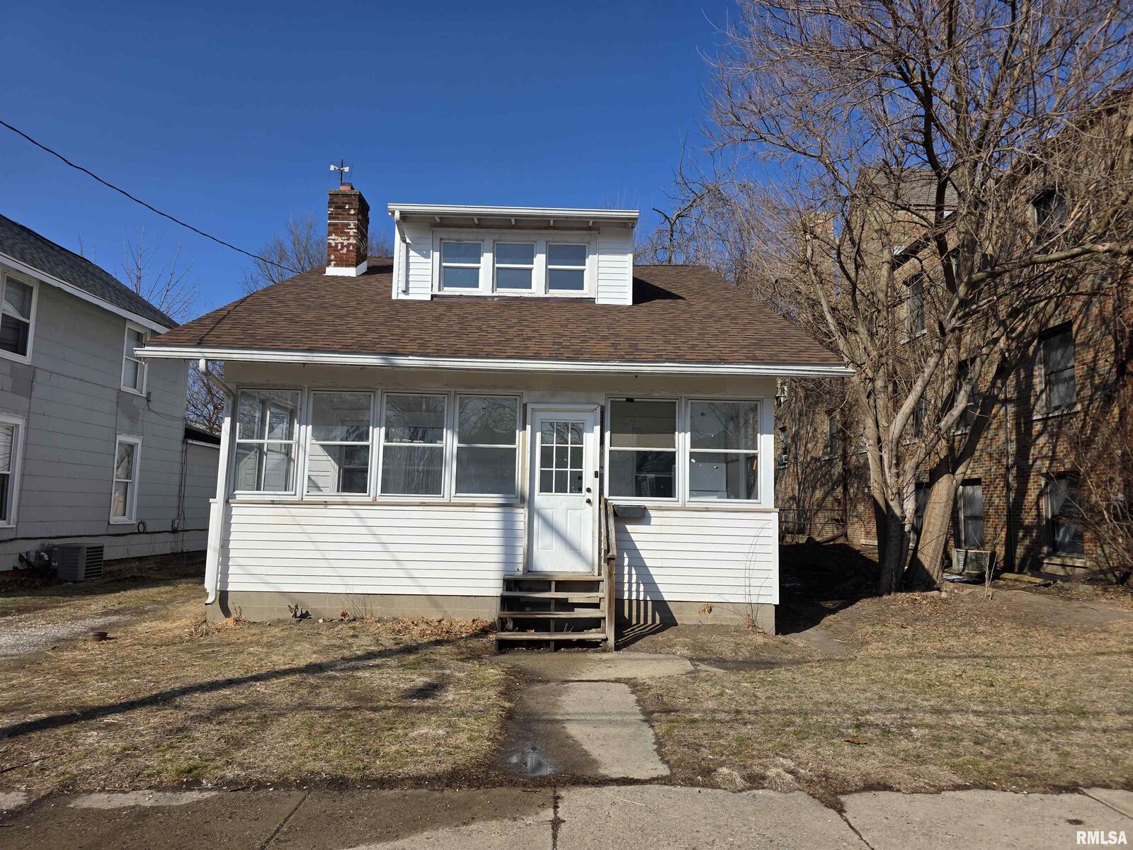 Property Photo: 1111 E Republic Street IL 61603