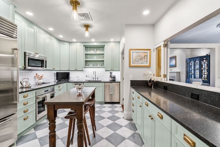 Property Photo:  205 Commonwealth Avenue 6  MA 02116 