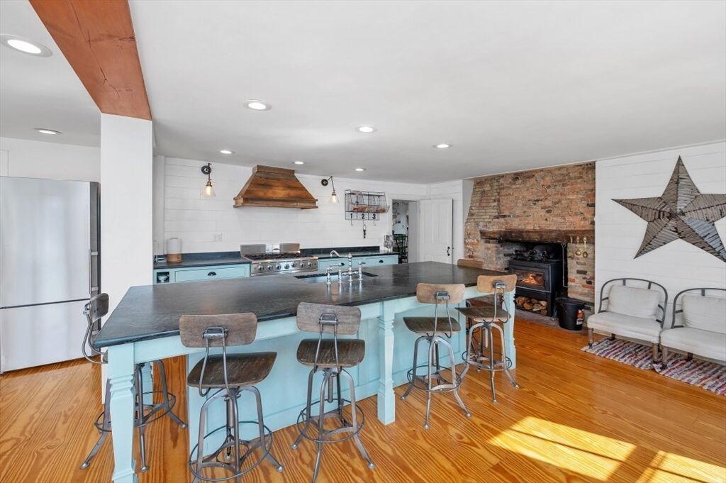 Property Photo:  89 Choate St  MA 01929 