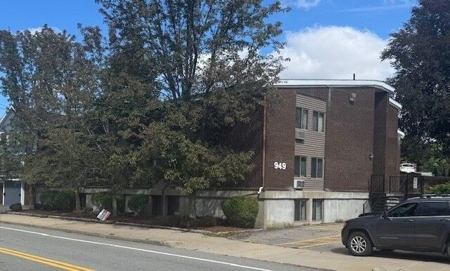 Property Photo:  949 Main St 16  MA 01801 