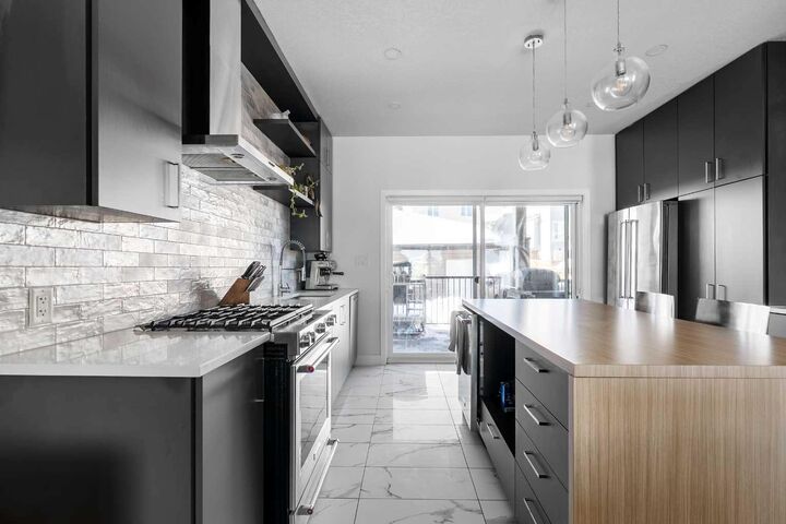 Property Photo:  379 Prospect Drive  AB T9K 0T8 