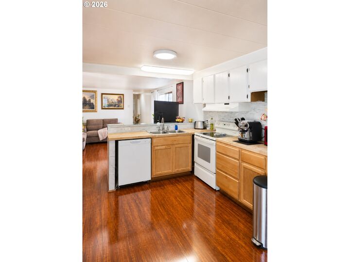 Property Photo:  16131 W Hoffeldt Ln 18  OR 97415 