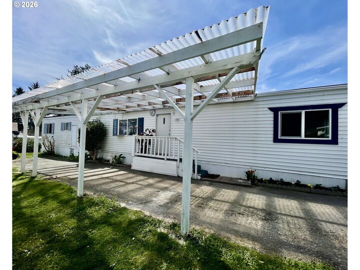 Property Photo: 16131 W Hoffeldt Ln 18 OR 97415