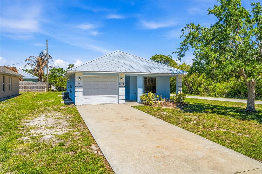 Property Photo: 204 14th Street SW FL 32962