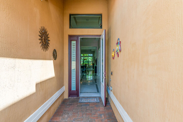 Property Photo:  11825 N Kalmar Cir Circle N  FL 33076 