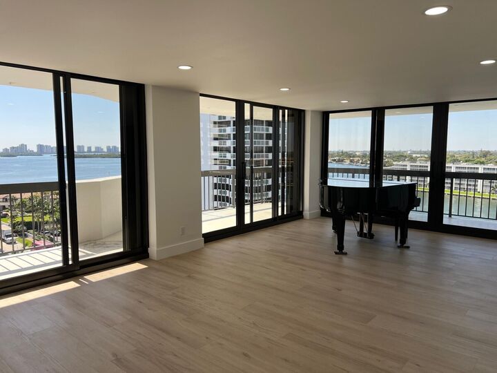 Property Photo:  108 Lakeshore Drive  FL 33408 