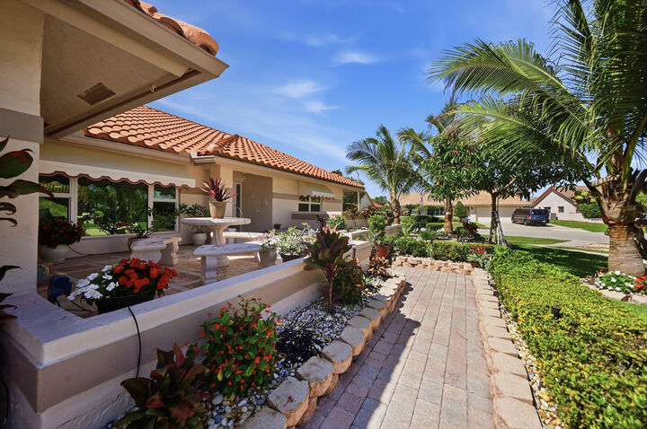 Property Photo:  5884 Laurel Green  FL 33437 