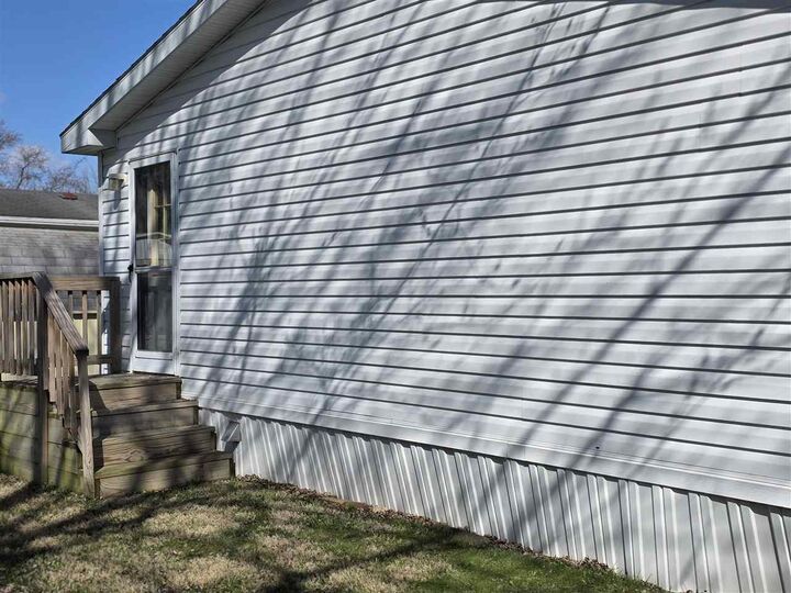 Property Photo:  2 Cedar Court  IN 47374 