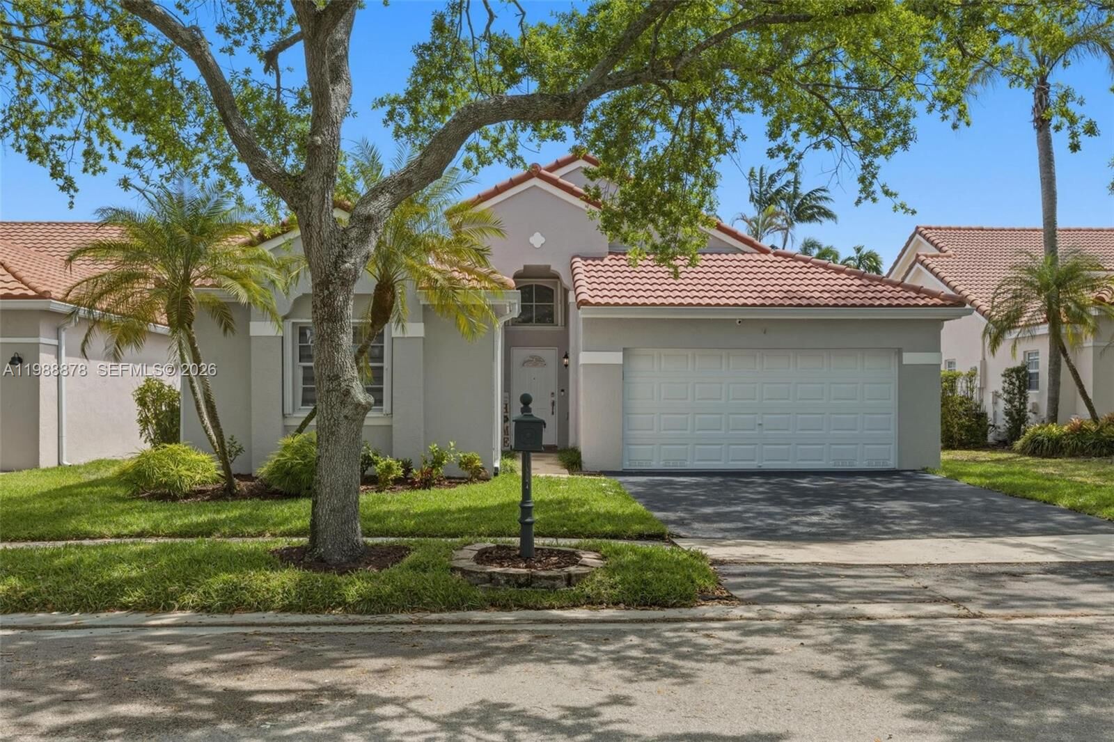 Property Photo: 1315 Bayview Cir FL 33326