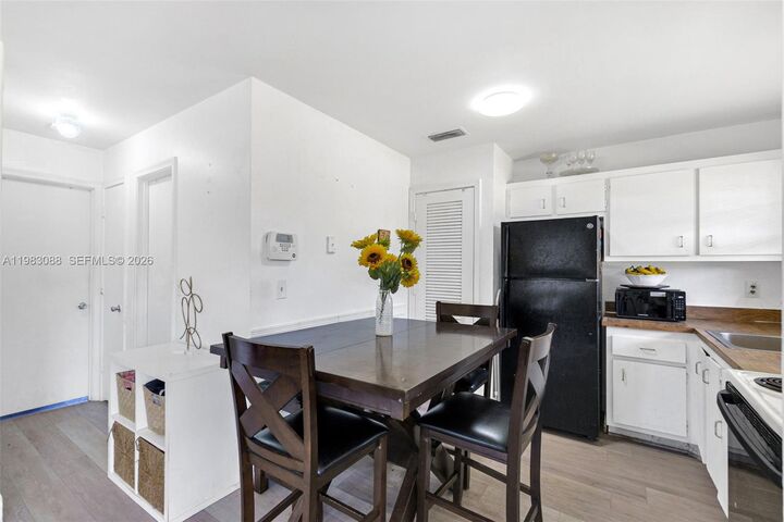 Property Photo: 5150 NE 6th Ave 117 FL 33334