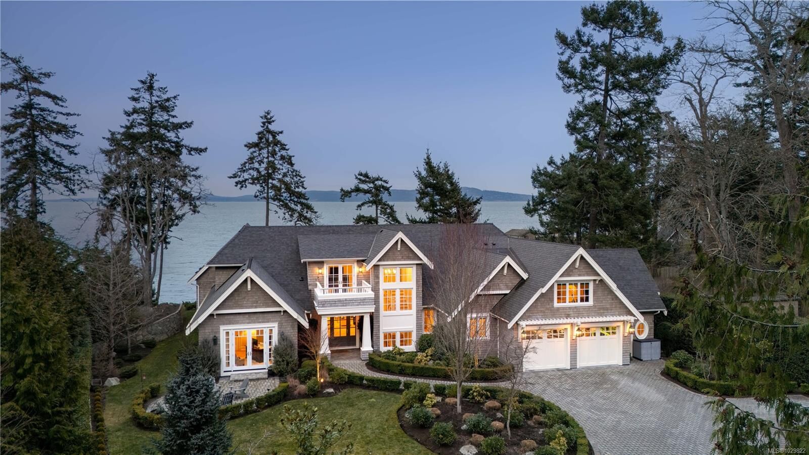 Property Photo:  2616 Queenswood Lane  BC V8N 1X5 