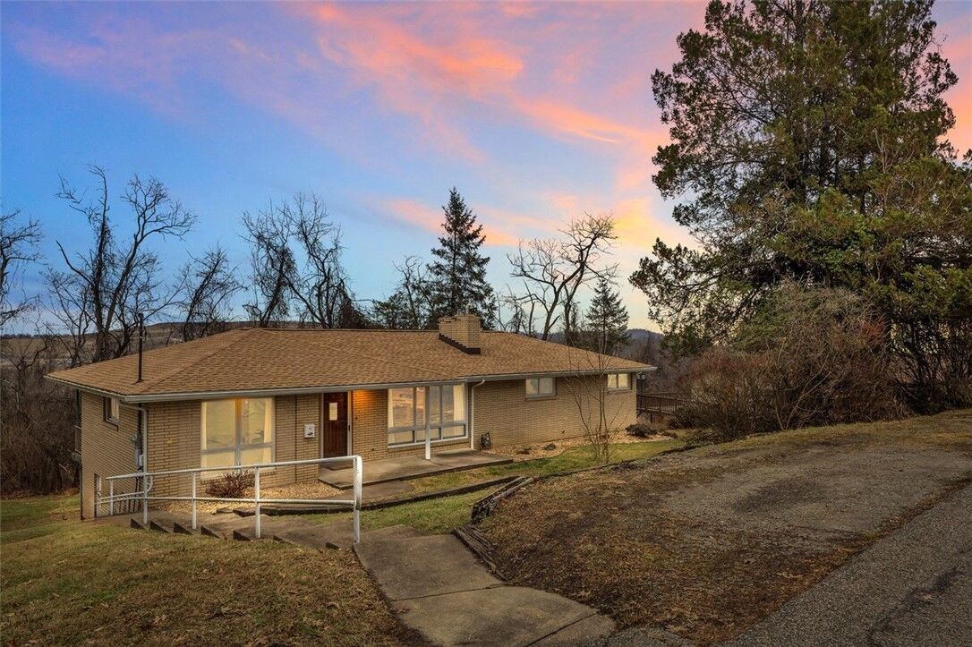 Property Photo:  15 Pleasant Dr  PA 15062 