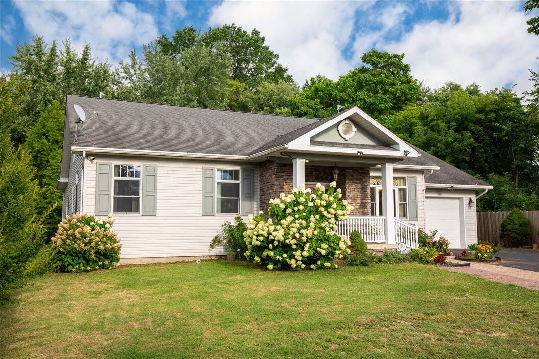 Property Photo: 504 N Buhl Farm Dr PA 16148