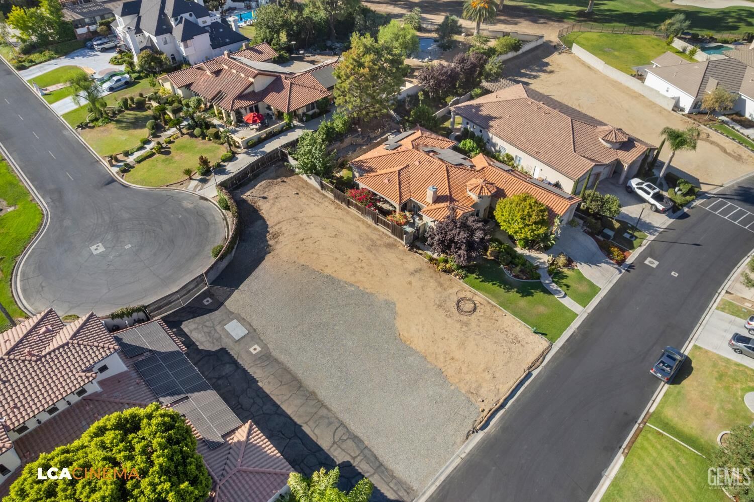 Property Photo: 14931 Colonia De Las Rosas CA 93306