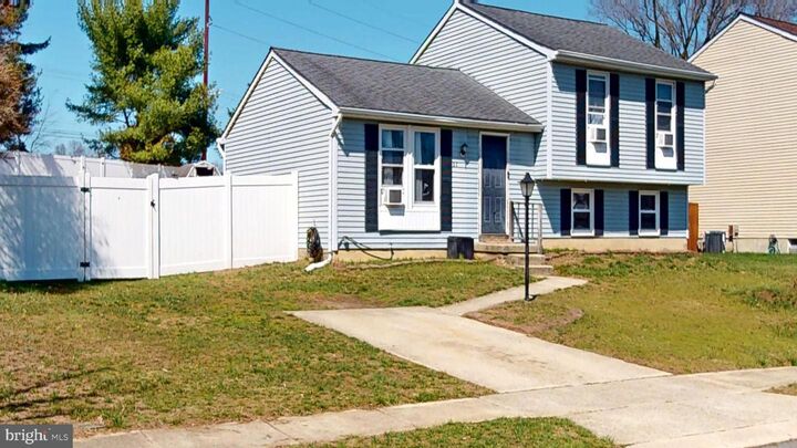 Property Photo:  37 Decatur Lane  NJ 08081 