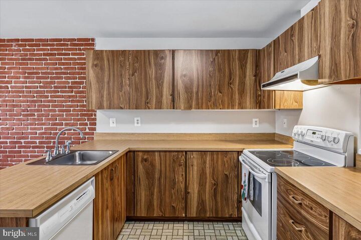 Property Photo:  8953 Skyrock Court  MD 21046 