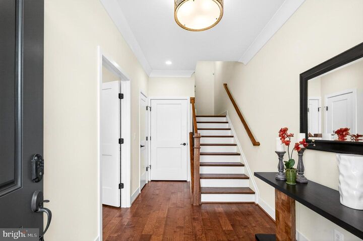 Property Photo: 151 Center S 1 VA 22180