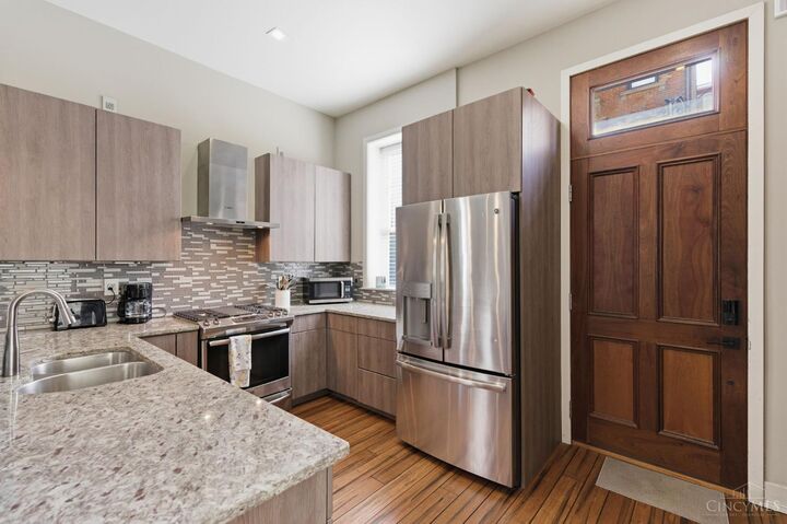 Property Photo:  206 Wade Street  OH 45202 