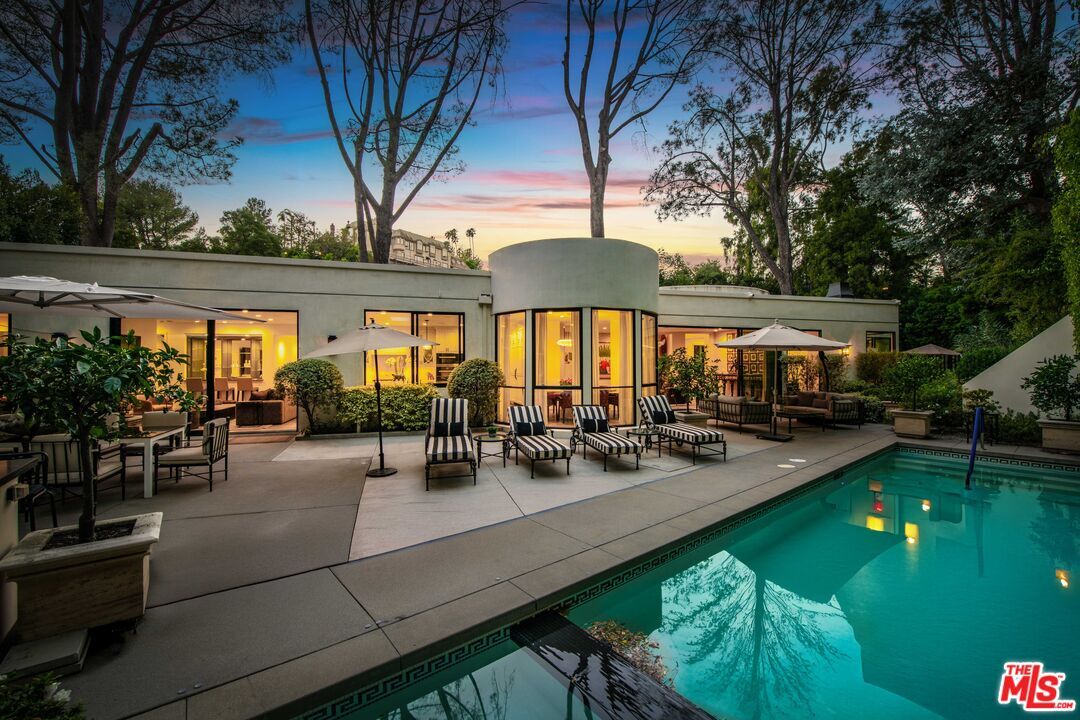 Property Photo: 1114 Sutton Way CA 90210