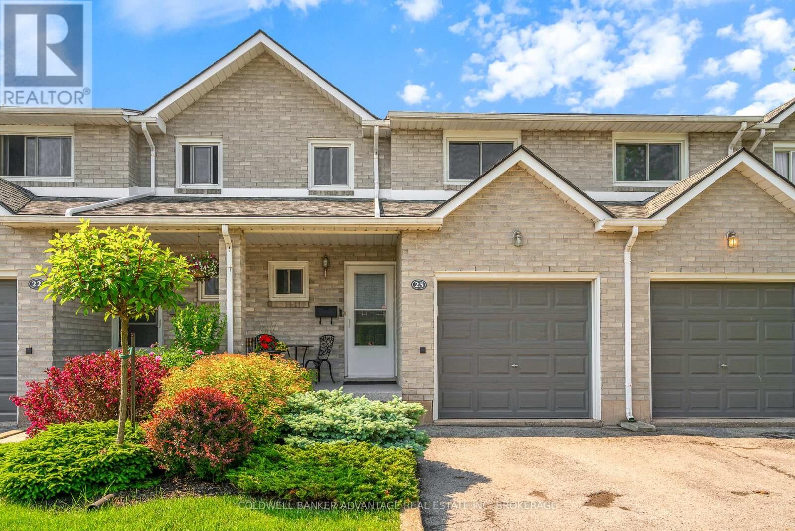 Property Photo:  125 Woodlawn Road 23  ON L3C 7B5 