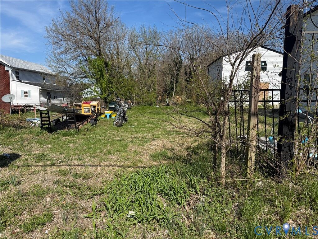 Property Photo:  107-0109 S West Street  VA 23803 