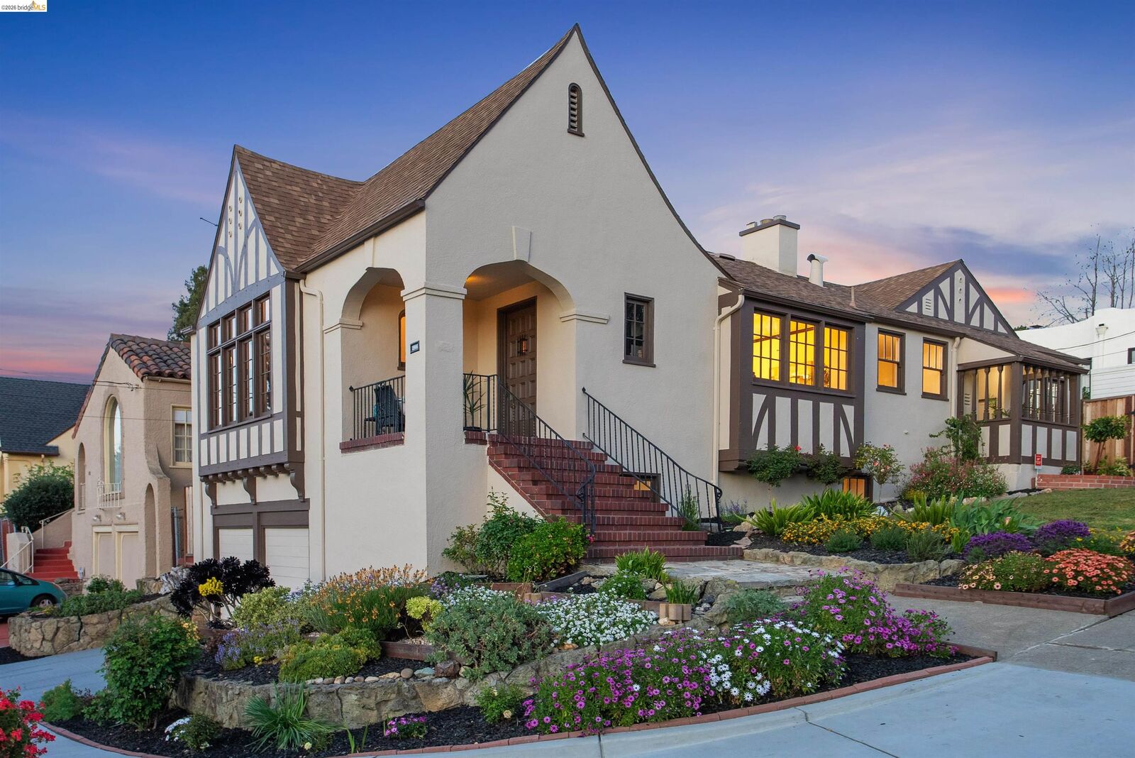 Property Photo:  2900 Sheffield Ave  CA 94602 