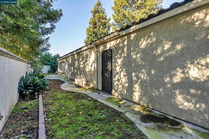 Property Photo: 3735 Ignacio Cir CA 95209