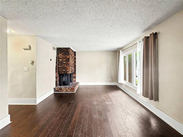 Property Photo: 1831 Ashborough Court B GA 30067