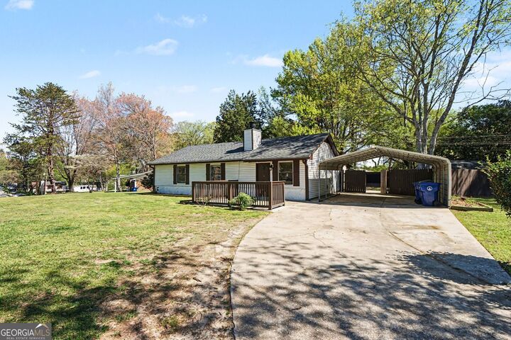 Property Photo:  724 Highland Loop  GA 30046 