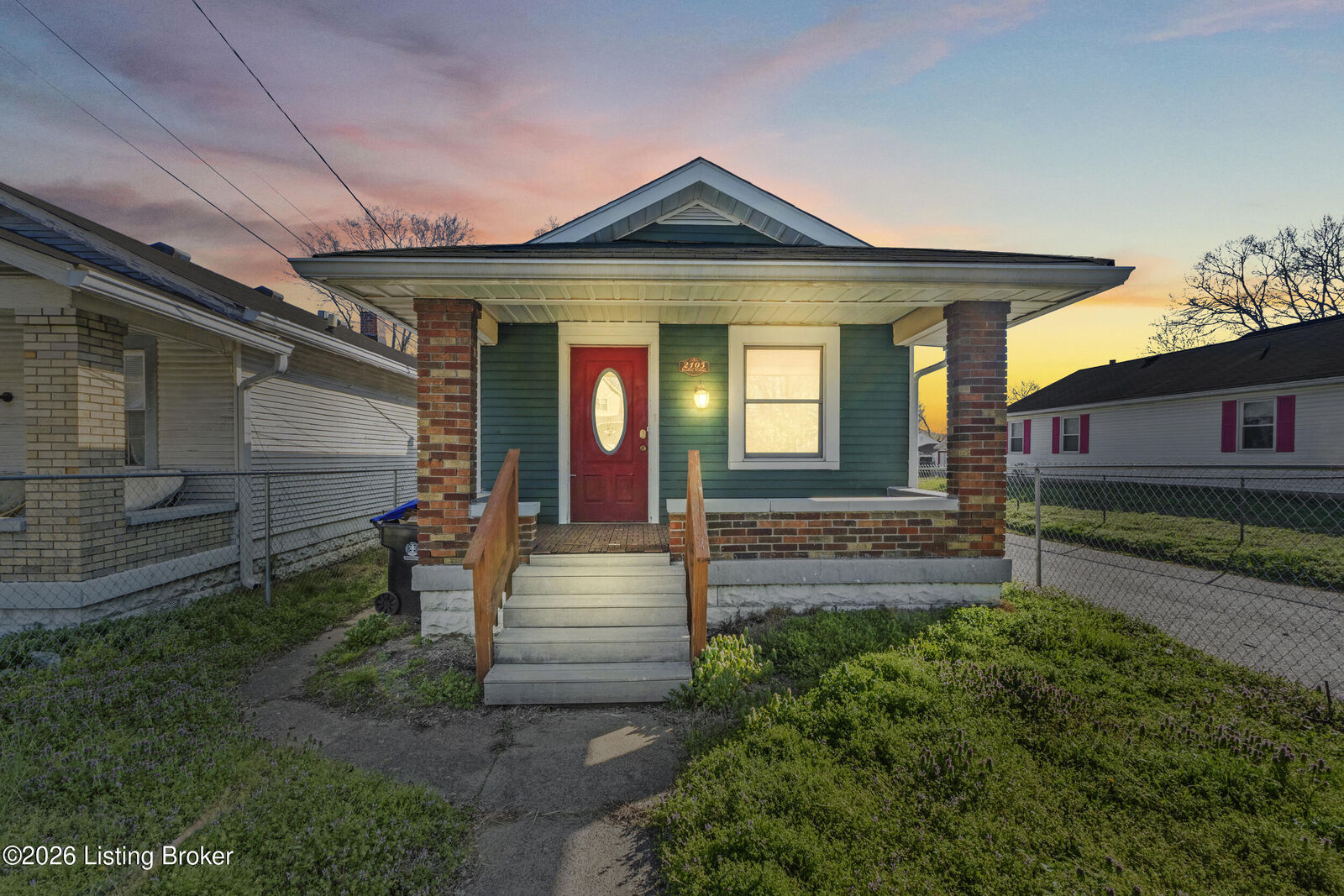 Property Photo:  2105 Bradley Ave  KY 40217 