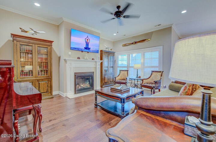 Property Photo:  108 Pembridge Ct  KY 40245 