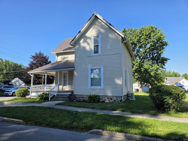 Property Photo:  301 N Lake St  IN 46567 