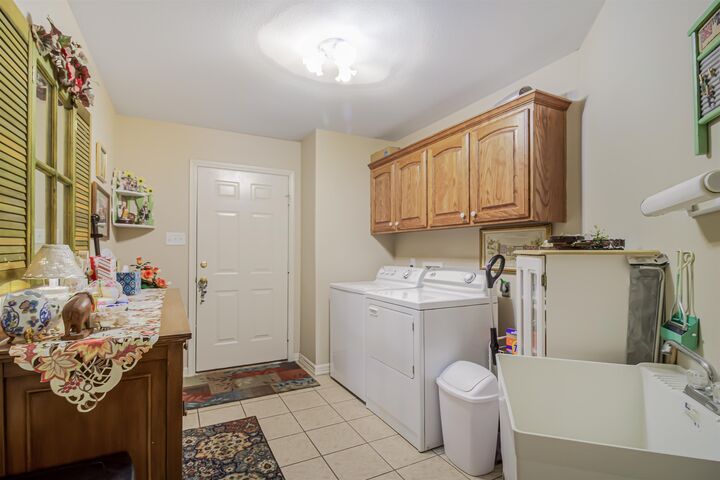 Property Photo: 1328 Cherokee Trace TX 75644