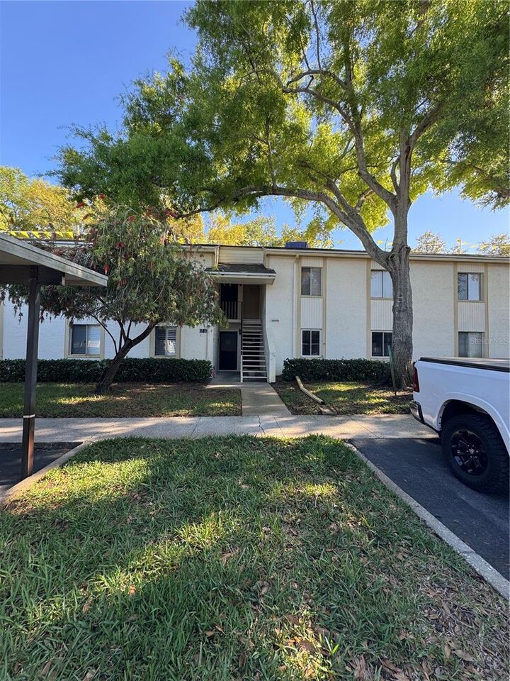 Property Photo:  109 Pine Court  FL 34677 