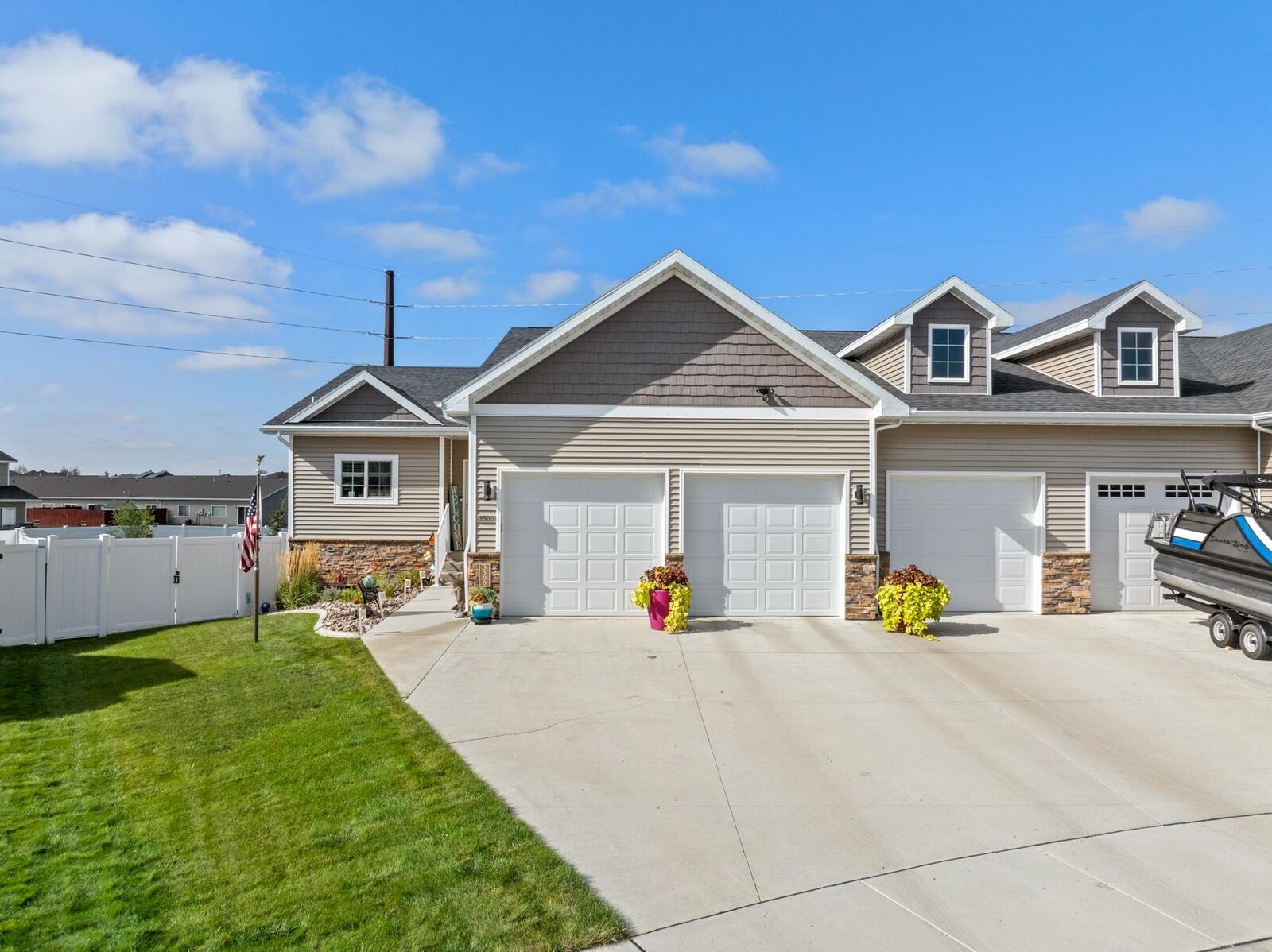 Property Photo: 3500 Waggle Wy SE ND 58701-3159