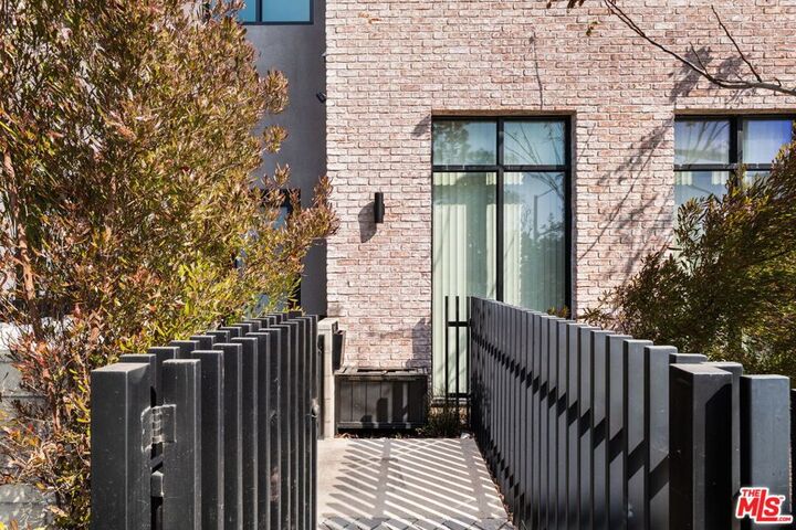 Property Photo:  752 W 19th Street B  CA 92627 