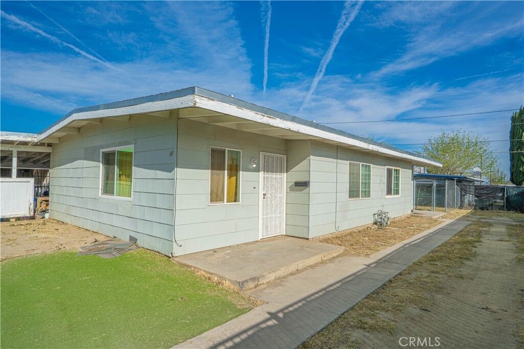 Property Photo: 835 E Avenue Q CA 93550