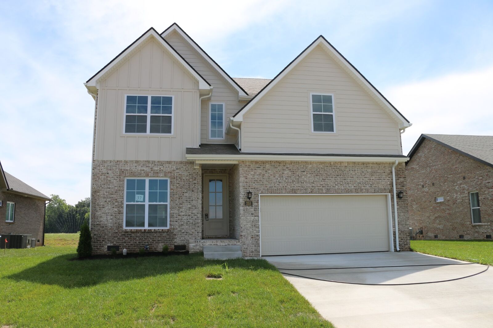 Property Photo: 37 Park At Oliver Farms TN 37043