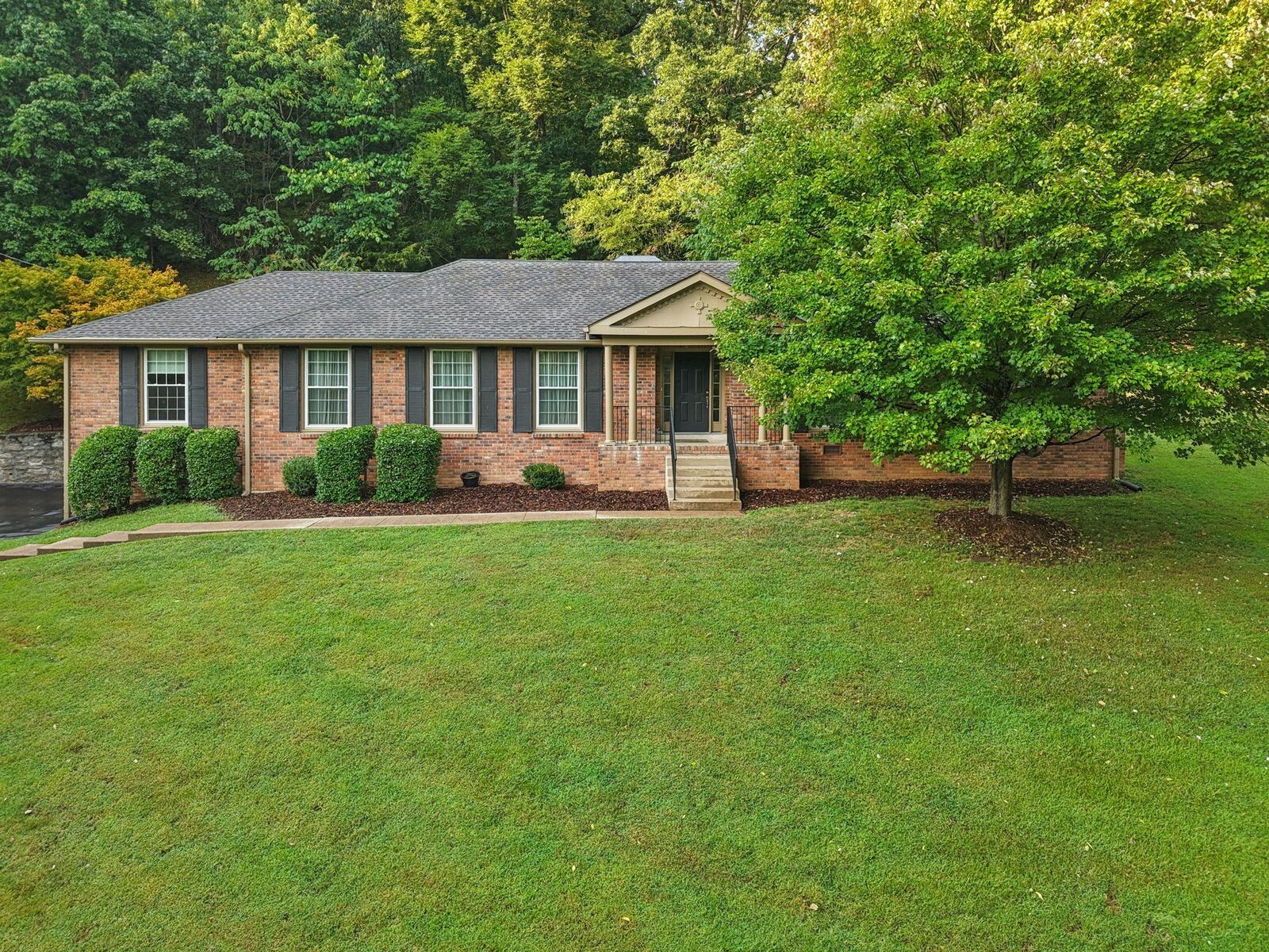 Property Photo: 6601 Harcourt Cir TN 37205