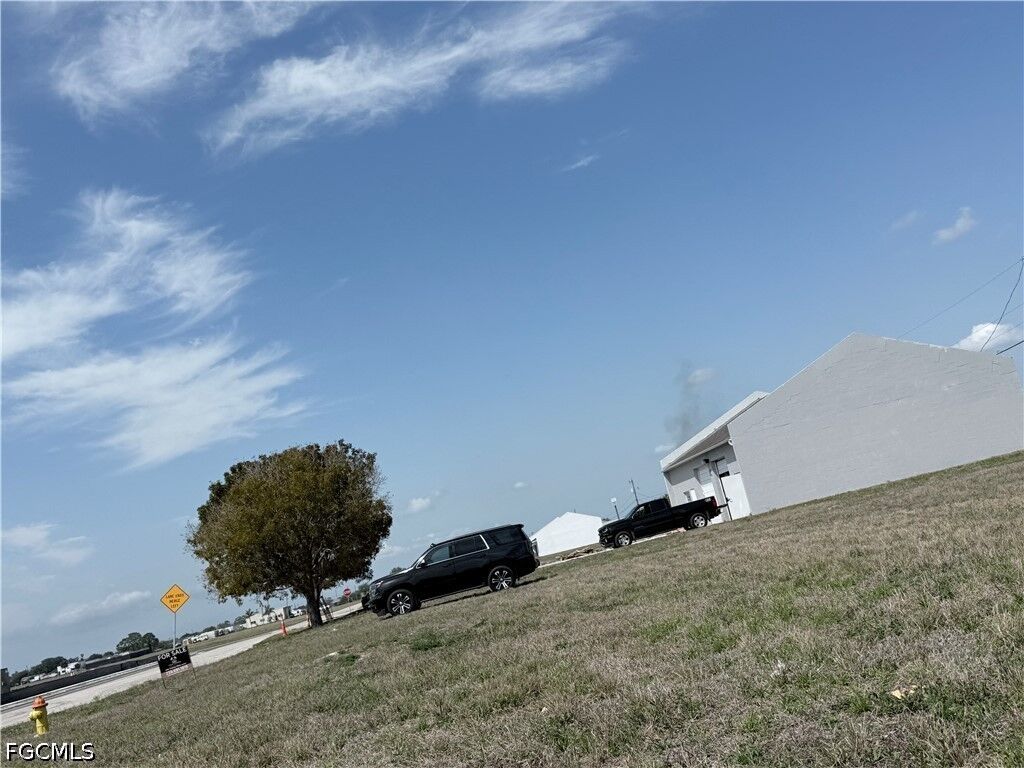 Property Photo: 1117 NE 7th Street FL 33909