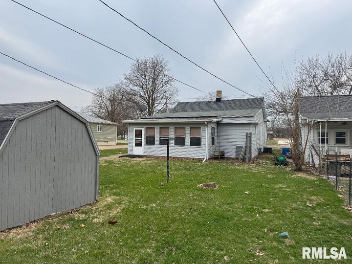 Property Photo:  1618 N Hoyt Street  IL 61523 