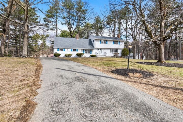 Property Photo: 26 Ledgewood Dr MA 01923