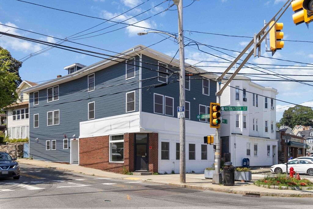 Property Photo:  1 Glenwood St 4  MA 02148 