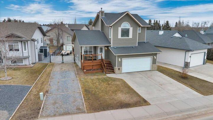 90 Parklane Drive — photo 1