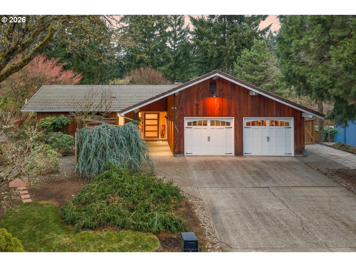 Property Photo:  1227 Montana Ln  WA 98661 